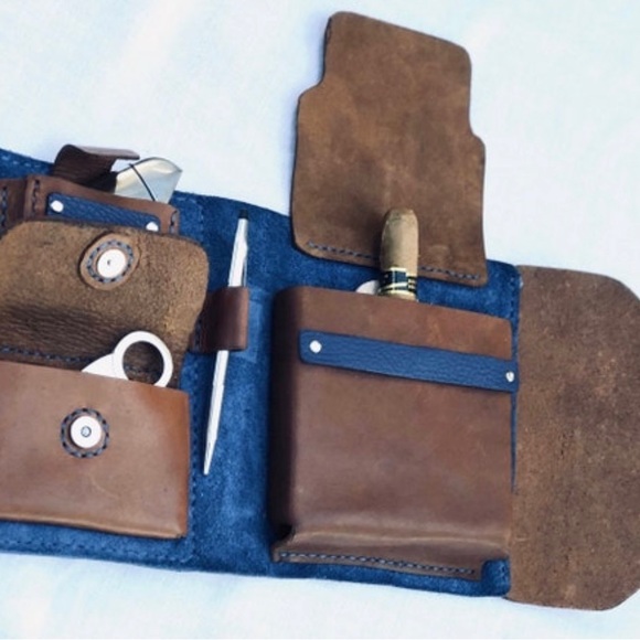 Premium leather Cigar Case hand sewn Royal blue. New in box